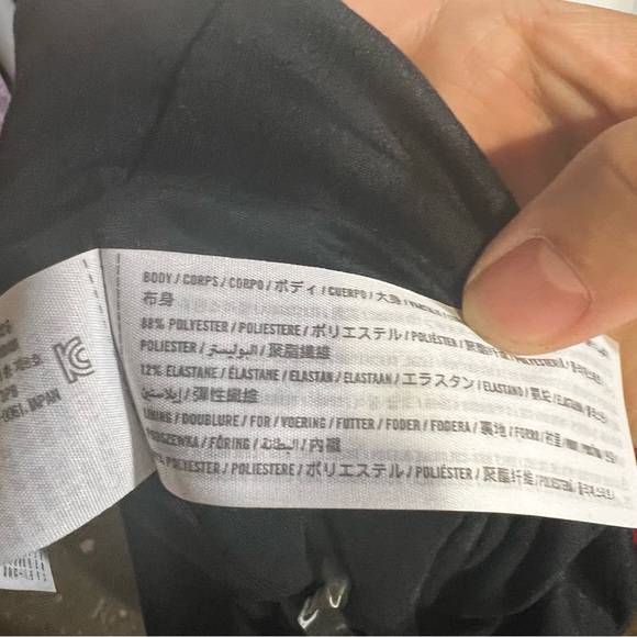 NWT Hollister Cropped Tee Black Size Small Double Lined Running Gym - Picture 5 of 5